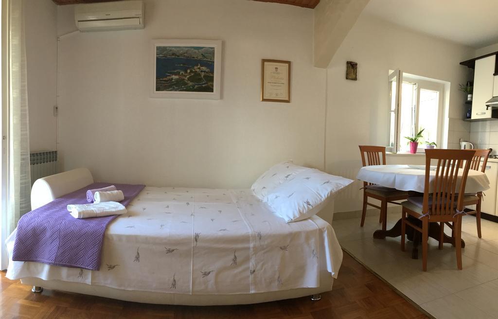 Guesthouse Cipre Lumbarda Exterior foto